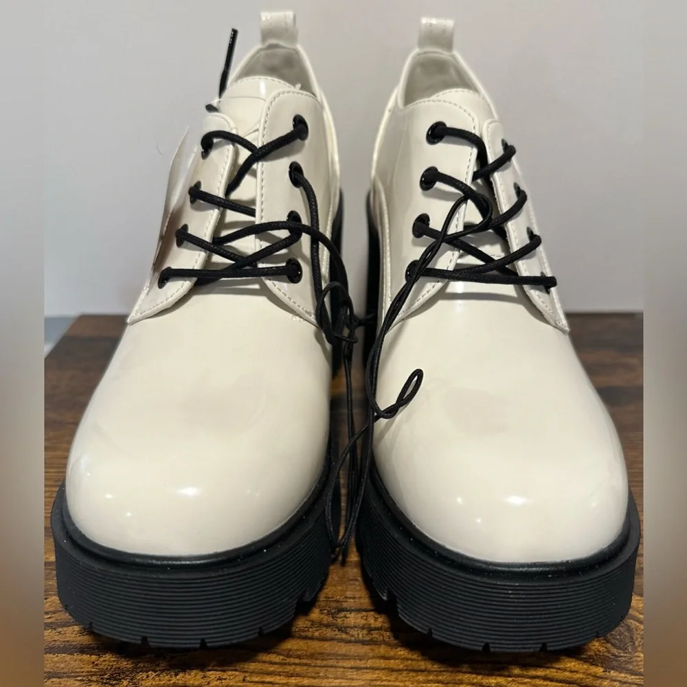 Arizona Women’s Cream Harris Oxfords NWT Various Sizes